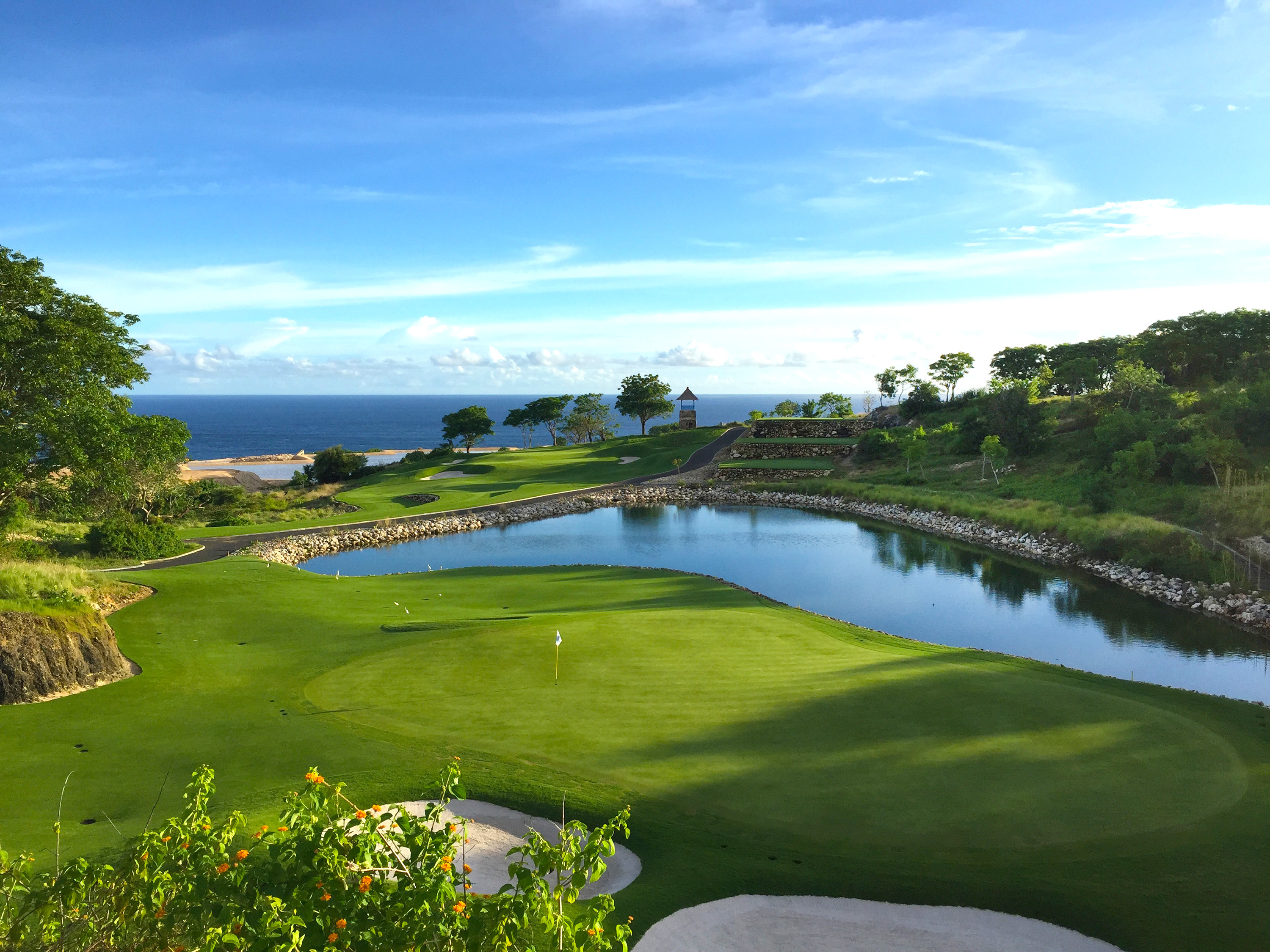 Cliff Top Golfing on the Bukit in Bali – Indonesia Expat